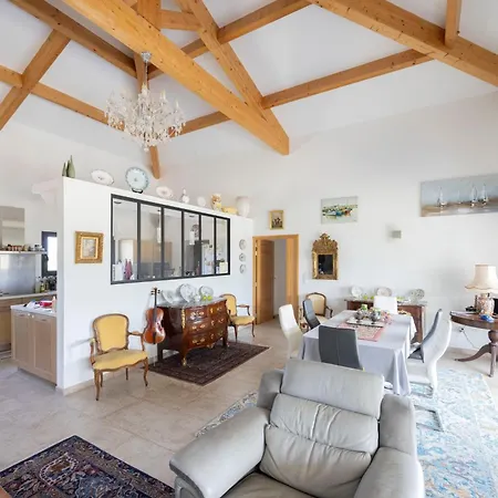 Bed & Breakfast Helychrisa 3*