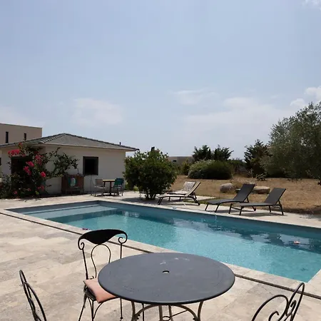 Helychrisa Bed & Breakfast 3*