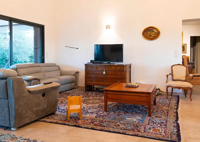 Helychrisa Bed & Breakfast 3*